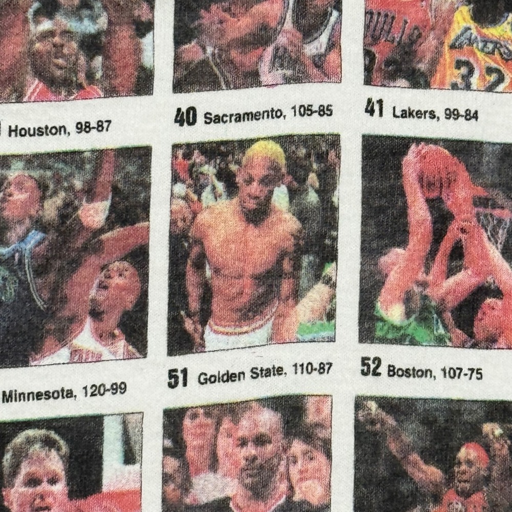Vintage 90s Chicago Bulls 70 Wins Newspaper T-Shirt Mens XL NBA Jordan Rodman - Picture 9 of 9